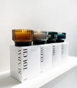 VOLTA Medium Geurkaars - FOREST MIST -Huisdecoratie 7dd01500dc3e444ea362ccce17bf2a9a