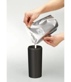 Yamazaki 2-way Pump Dispenser Round - Tower - Black -Huisdecoratie 8124e06cd3534de8987ca93912035aa8